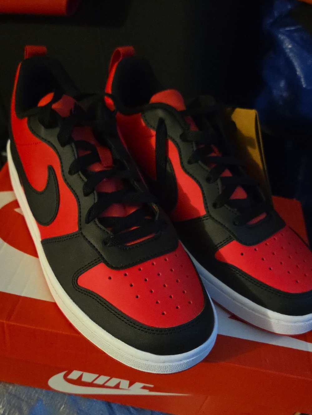 Nike's 8 Women 7 Youth Low-Top Sneakers - Red and Black
